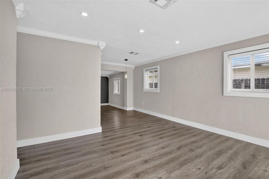 En Venta: $595,000 (3 camas, 2 baños, 1430 Pies cuadrados)