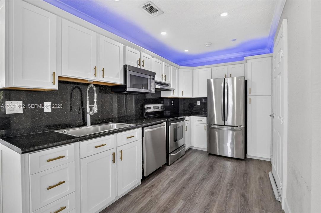 En Venta: $595,000 (3 camas, 2 baños, 1430 Pies cuadrados)