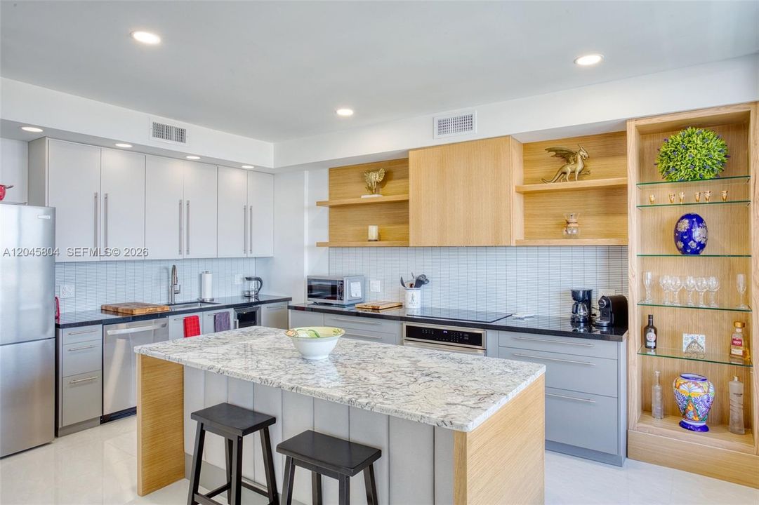 В аренду: $3,900 (2 спален, 2 ванн, 1221 Квадратных фут)