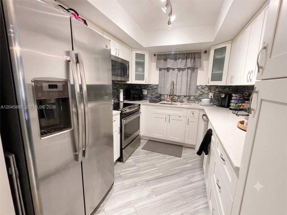На продажу: $260,000 (2 спален, 2 ванн, 960 Квадратных фут)