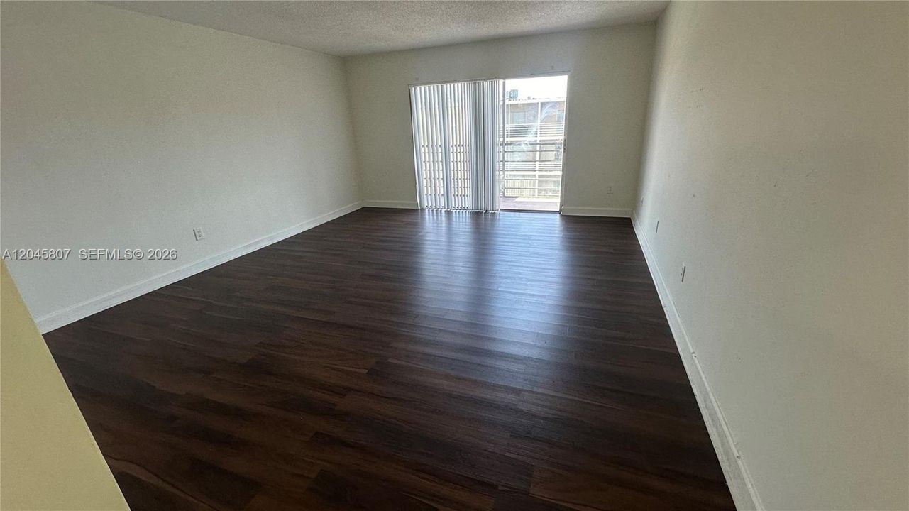 В аренду: $1,800 (2 спален, 2 ванн, 1240 Квадратных фут)