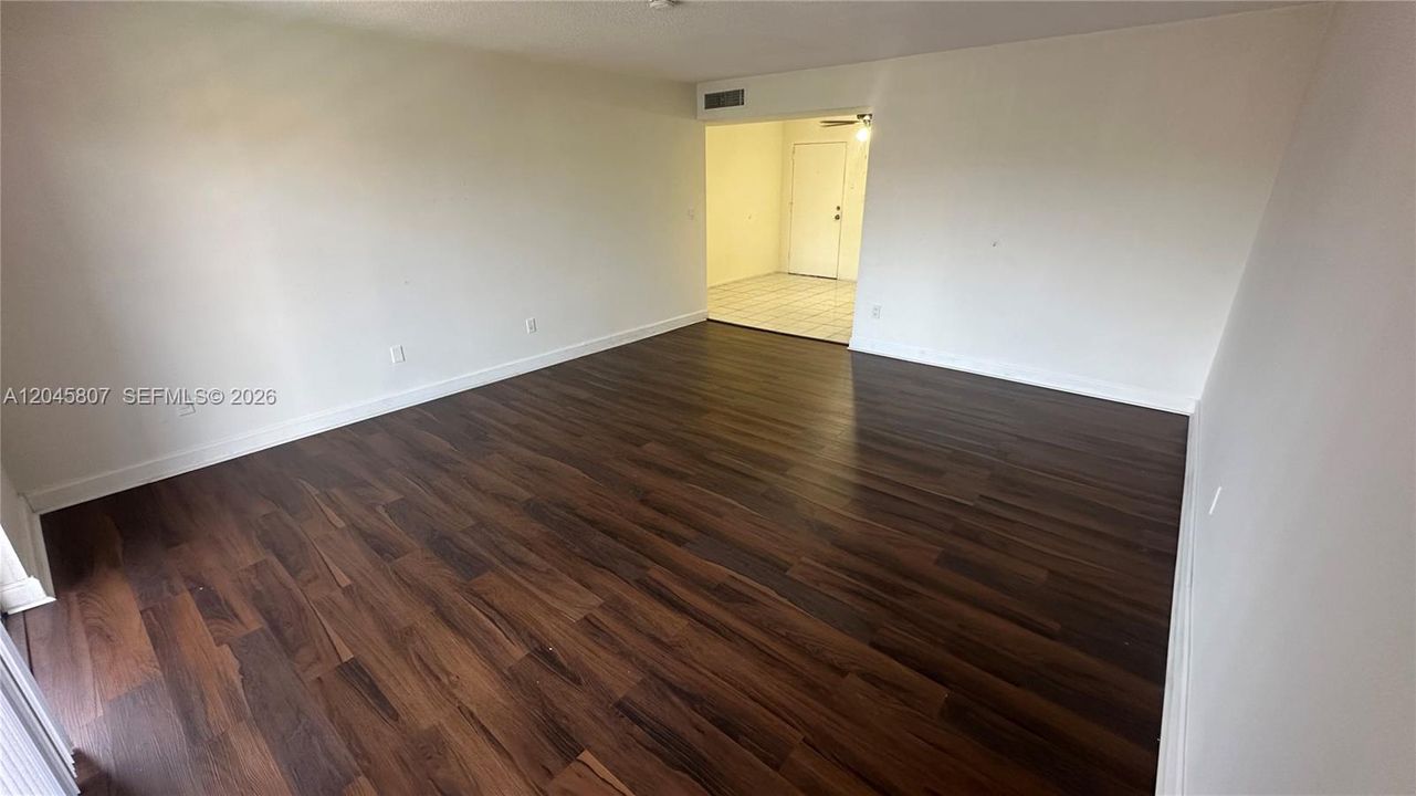 В аренду: $1,800 (2 спален, 2 ванн, 1240 Квадратных фут)