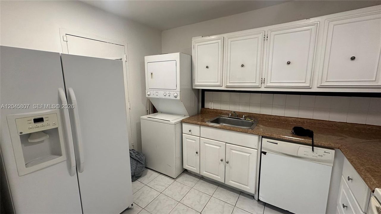 В аренду: $1,800 (2 спален, 2 ванн, 1240 Квадратных фут)