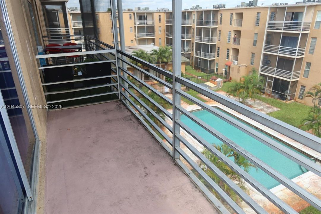 В аренду: $1,800 (2 спален, 2 ванн, 1240 Квадратных фут)