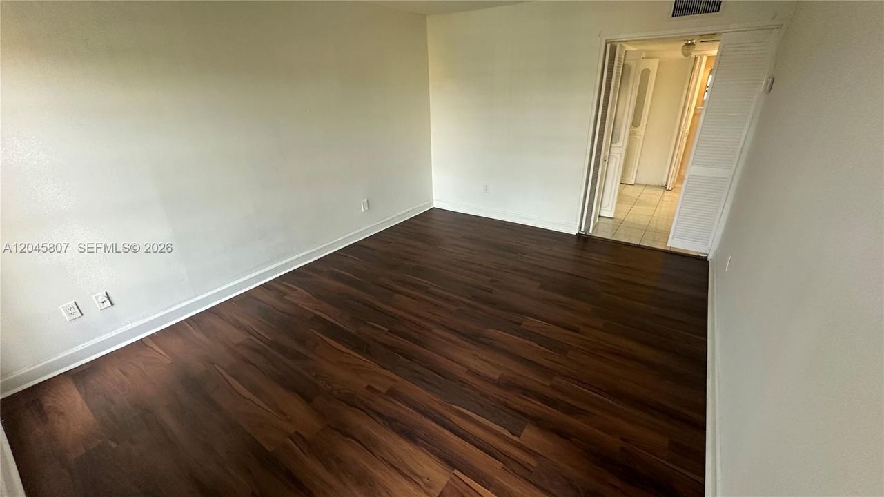 В аренду: $1,800 (2 спален, 2 ванн, 1240 Квадратных фут)