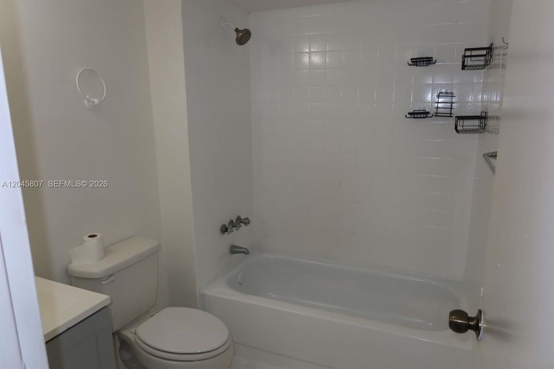 В аренду: $1,800 (2 спален, 2 ванн, 1240 Квадратных фут)