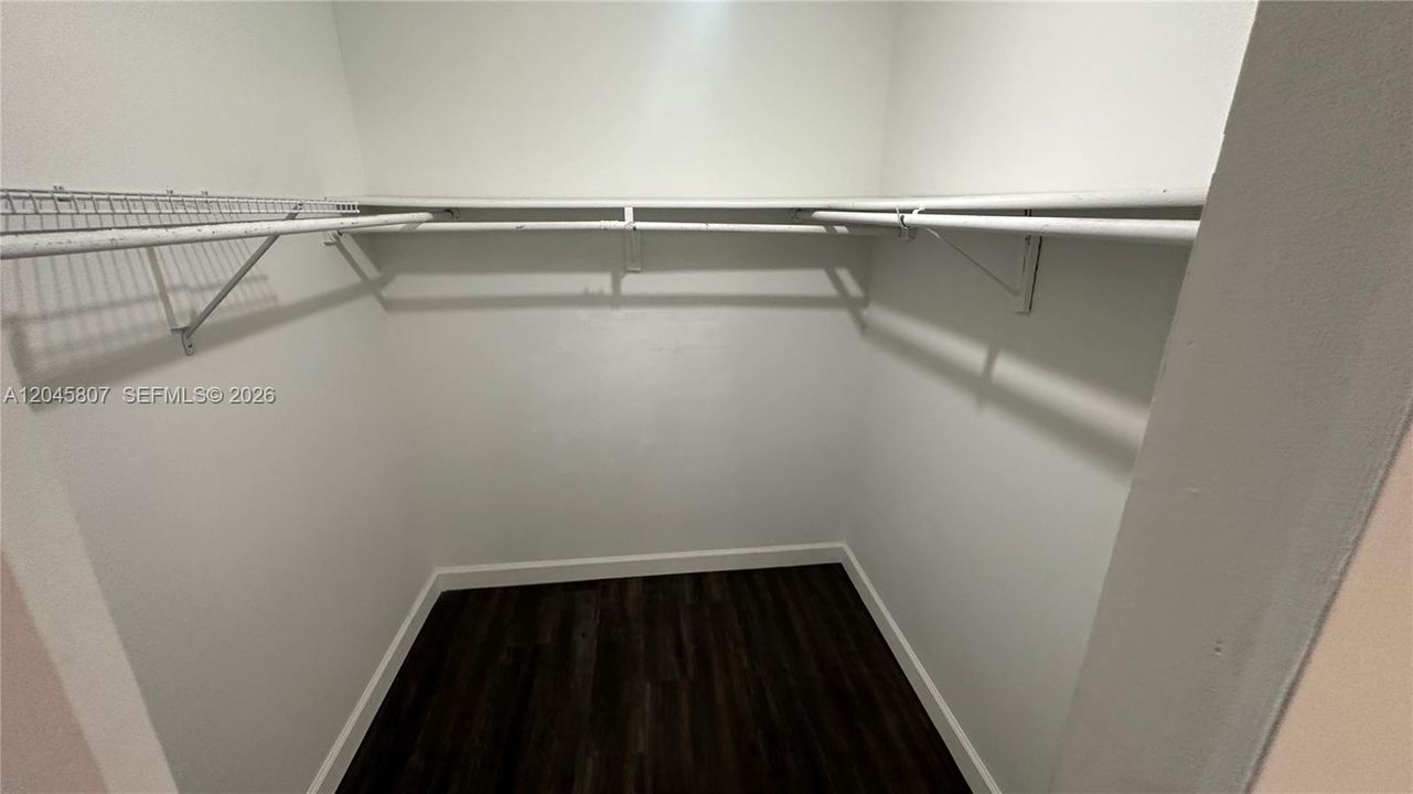 В аренду: $1,800 (2 спален, 2 ванн, 1240 Квадратных фут)