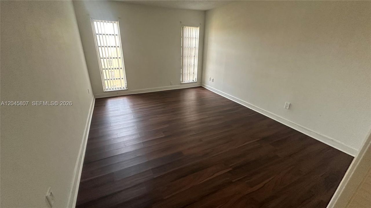 В аренду: $1,800 (2 спален, 2 ванн, 1240 Квадратных фут)