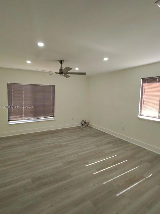 В аренду: $3,500 (3 спален, 2 ванн, 1347 Квадратных фут)