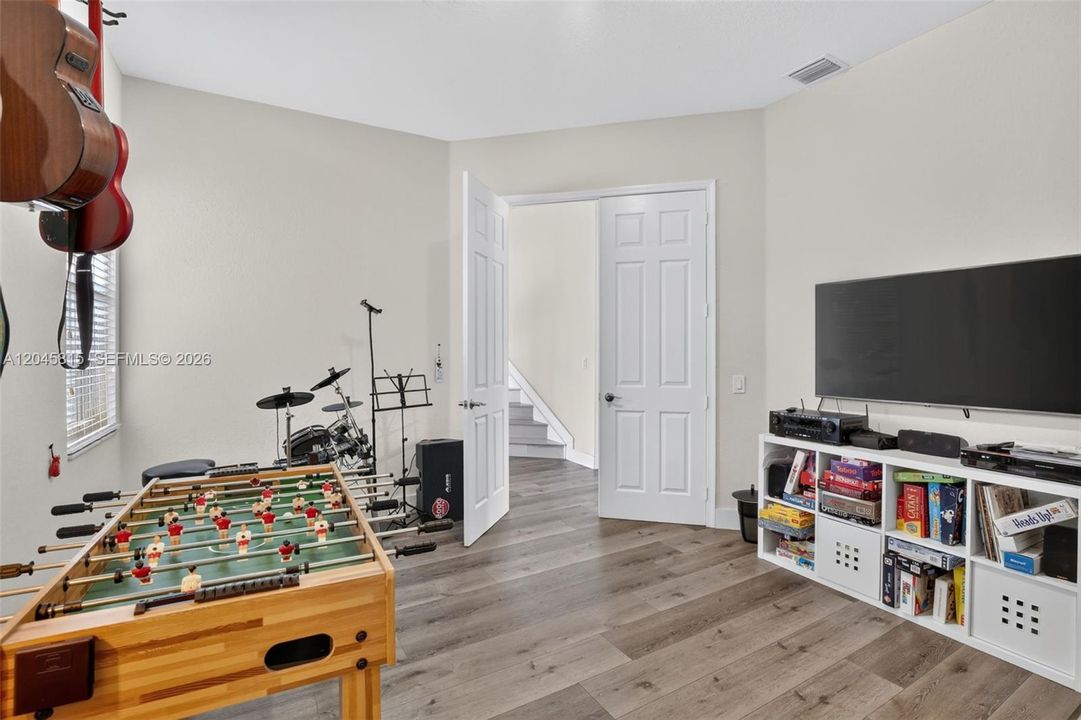 For Rent: $9,900 (6 beds, 6 baths, 4027 Square Feet)
