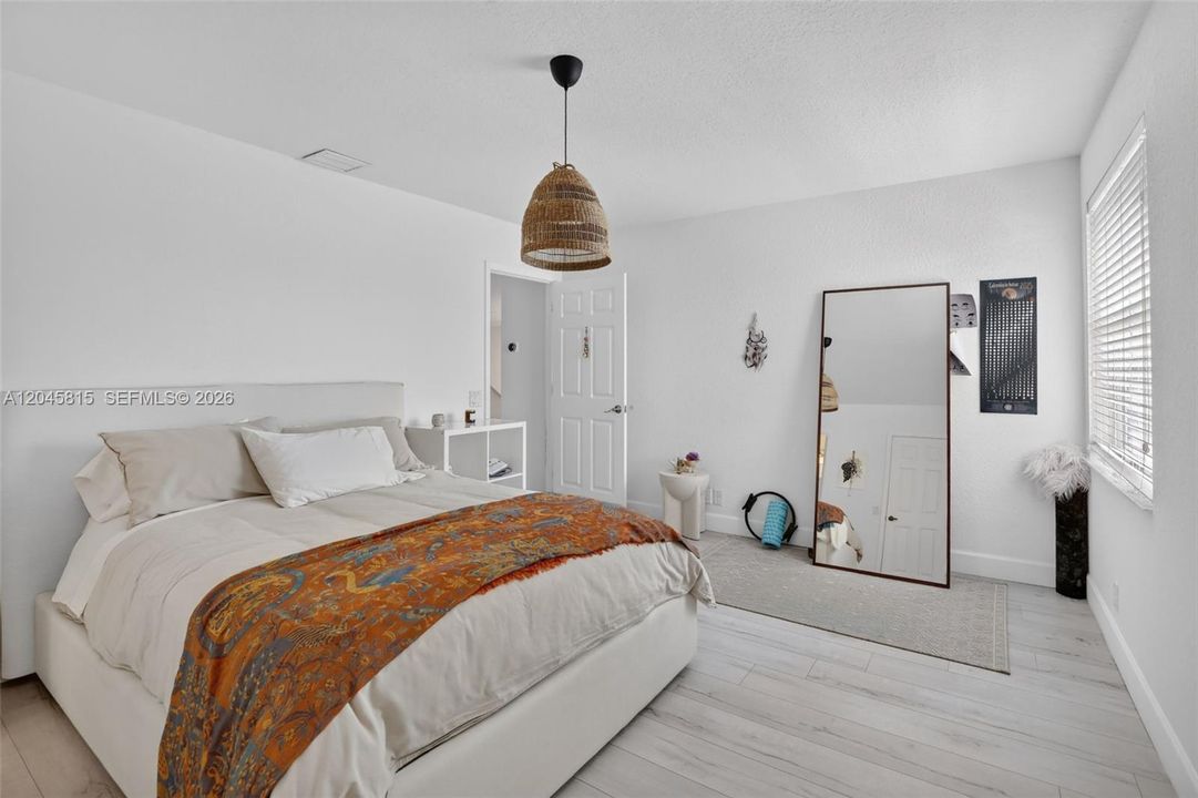 For Rent: $9,900 (6 beds, 6 baths, 4027 Square Feet)