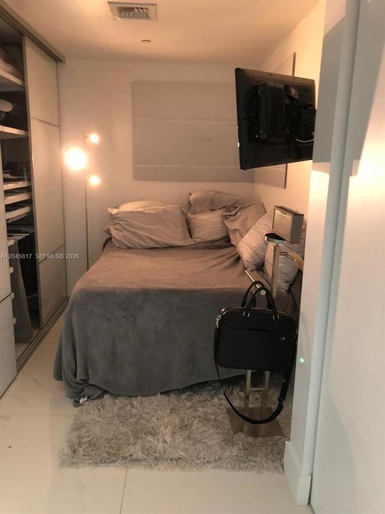 For Sale: $650,000 (1 beds, 2 baths, 880 Square Feet)