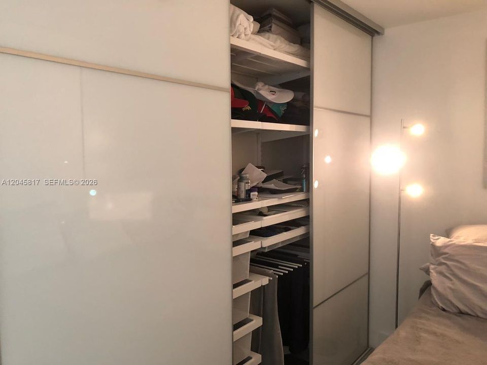 For Sale: $650,000 (1 beds, 2 baths, 880 Square Feet)