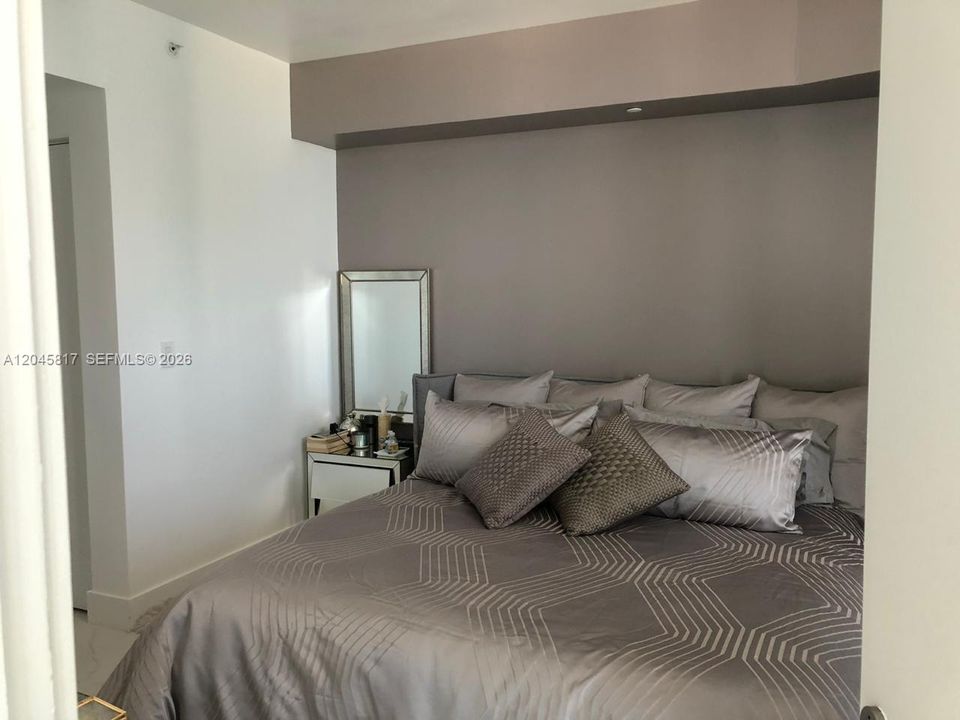 For Sale: $650,000 (1 beds, 2 baths, 880 Square Feet)