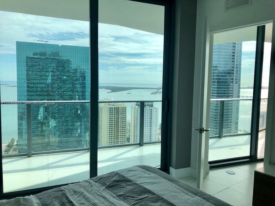 For Sale: $650,000 (1 beds, 2 baths, 880 Square Feet)