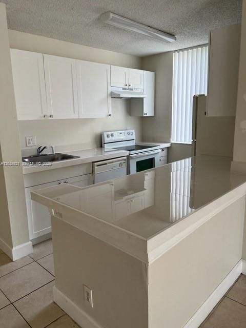 For Rent: $1,750 (1 beds, 1 baths, 734 Square Feet)
