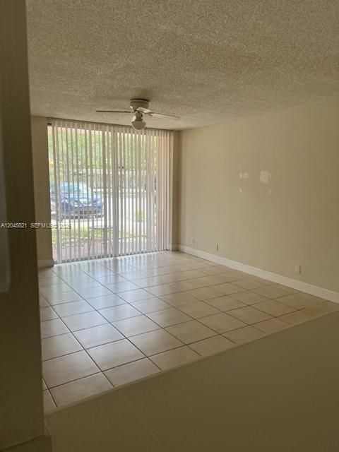 For Rent: $1,750 (1 beds, 1 baths, 734 Square Feet)