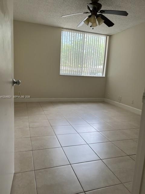 For Rent: $1,750 (1 beds, 1 baths, 734 Square Feet)