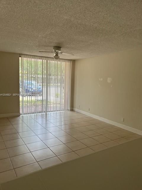 For Rent: $1,750 (1 beds, 1 baths, 734 Square Feet)