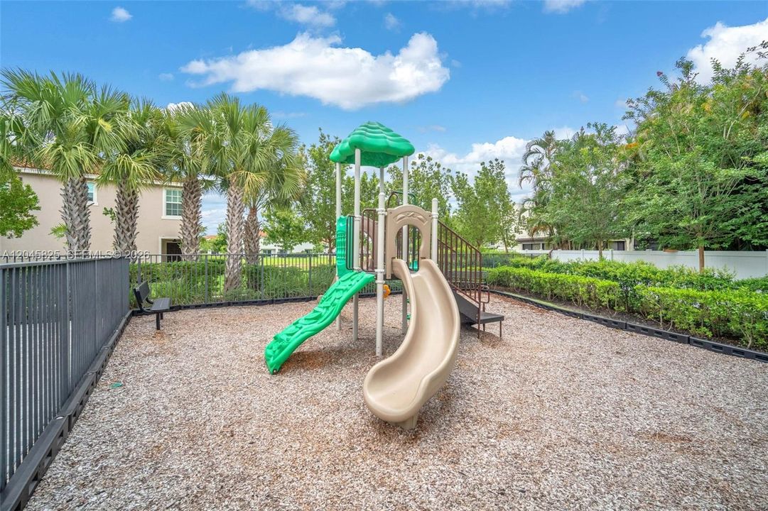 For Sale: $484,999 (4 beds, 2 baths, 1920 Square Feet)