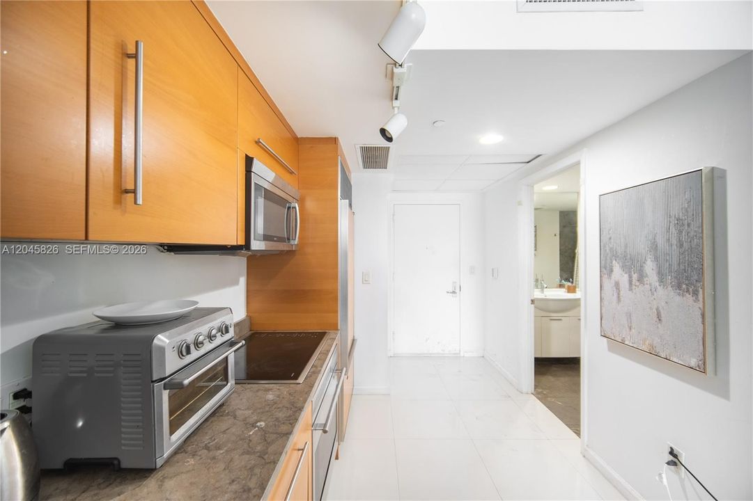 For Rent: $2,700 (0 beds, 1 baths, 546 Square Feet)