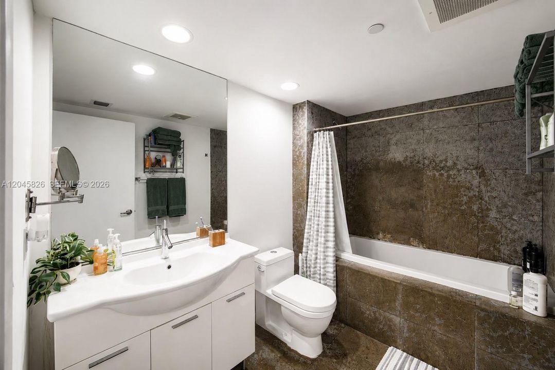 For Rent: $2,700 (0 beds, 1 baths, 546 Square Feet)