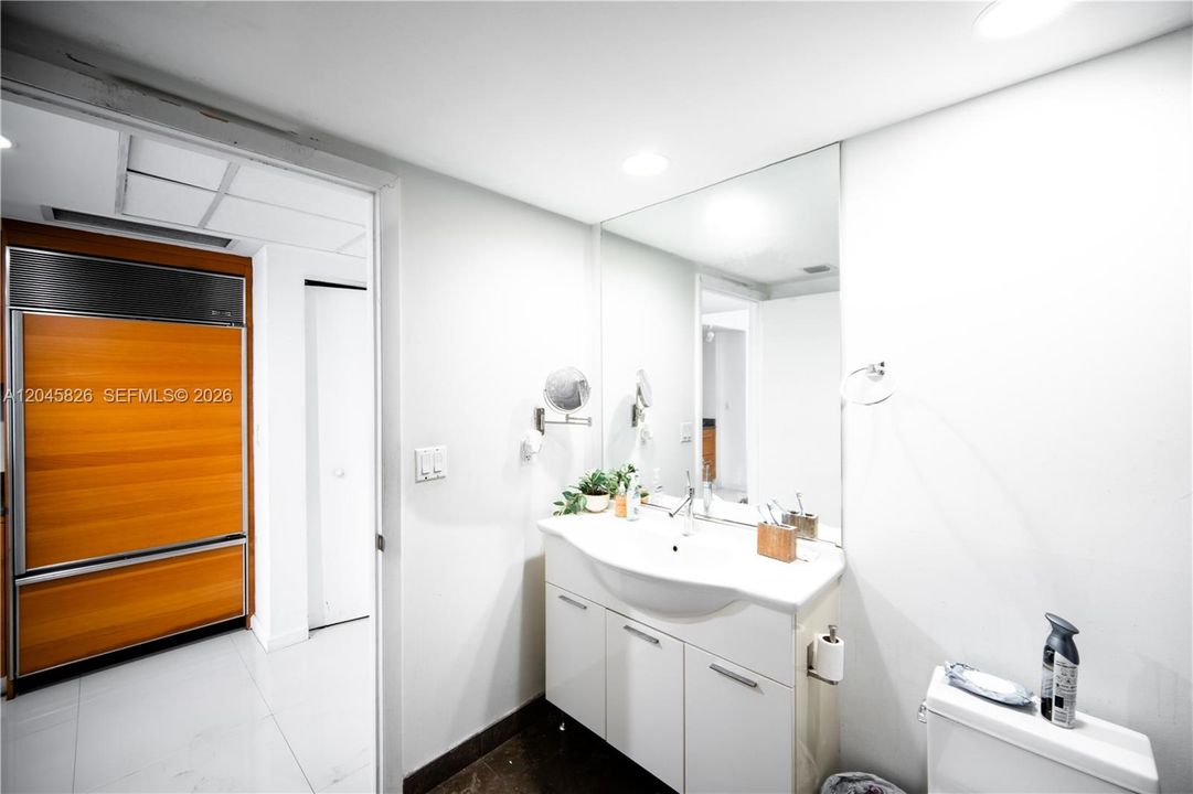 For Rent: $2,700 (0 beds, 1 baths, 546 Square Feet)