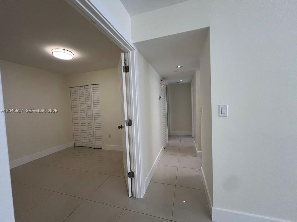 В аренду: $2,000 (2 спален, 2 ванн, 1074 Квадратных фут)