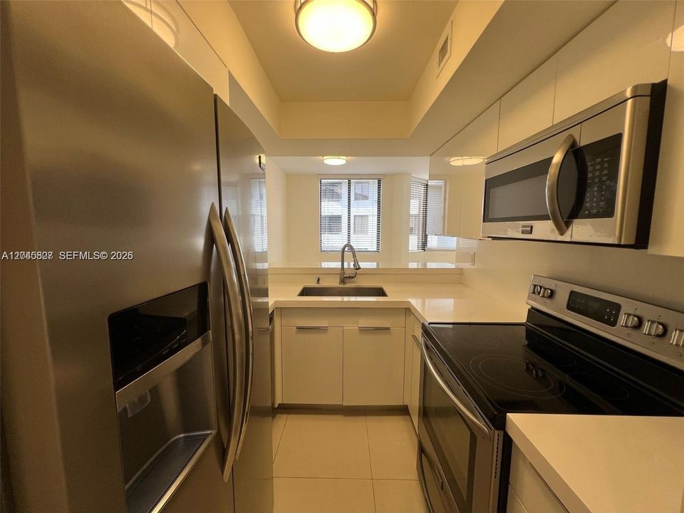 В аренду: $2,000 (2 спален, 2 ванн, 1074 Квадратных фут)