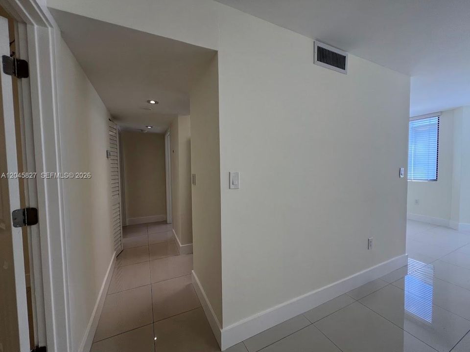 В аренду: $2,000 (2 спален, 2 ванн, 1074 Квадратных фут)