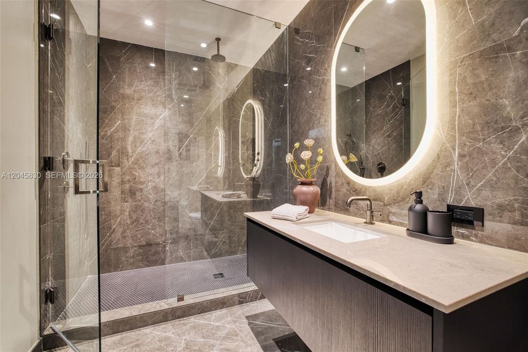 En Venta: $1,595,000 (2 camas, 2 baños, 945 Pies cuadrados)