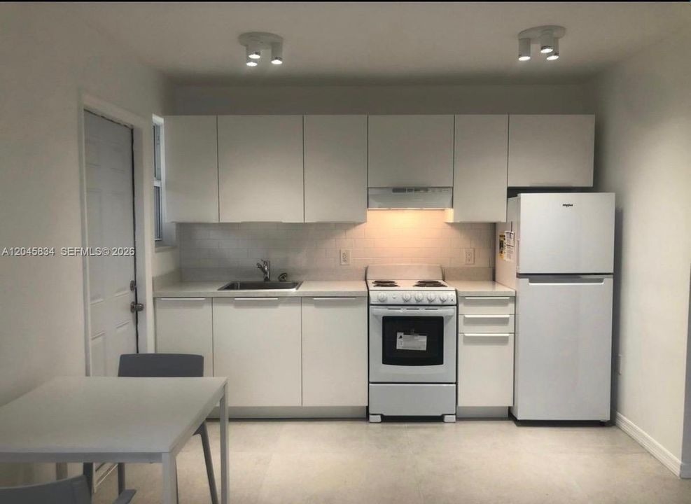 Недавно арендовано: $1,700 (1 спален, 1 ванн, 600 Квадратных фут)