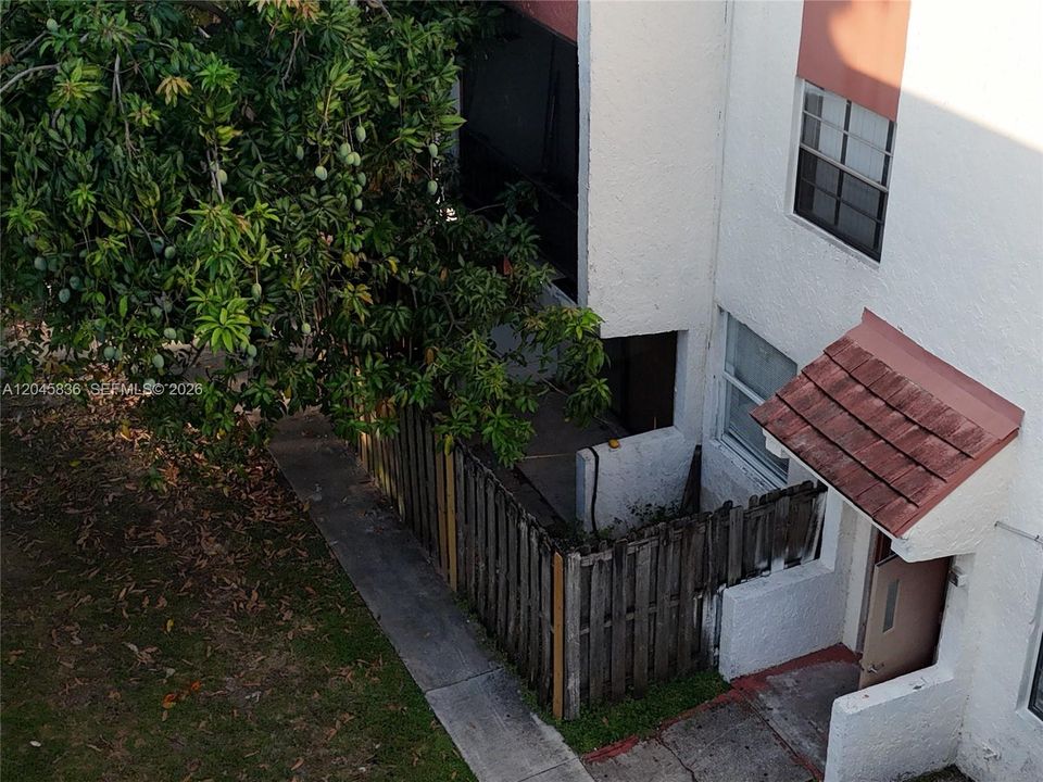 На продажу: $135,000 (2 спален, 2 ванн, 1003 Квадратных фут)