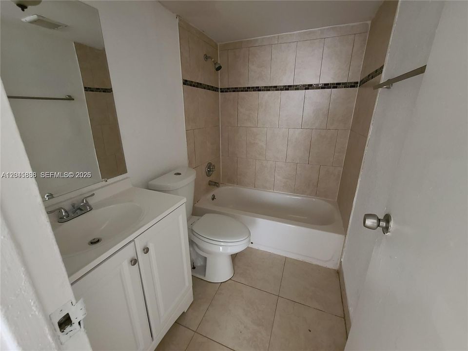 На продажу: $135,000 (2 спален, 2 ванн, 1003 Квадратных фут)