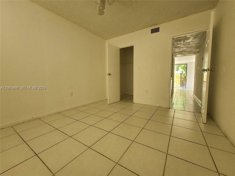 На продажу: $135,000 (2 спален, 2 ванн, 1003 Квадратных фут)
