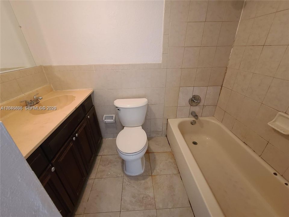 На продажу: $135,000 (2 спален, 2 ванн, 1003 Квадратных фут)