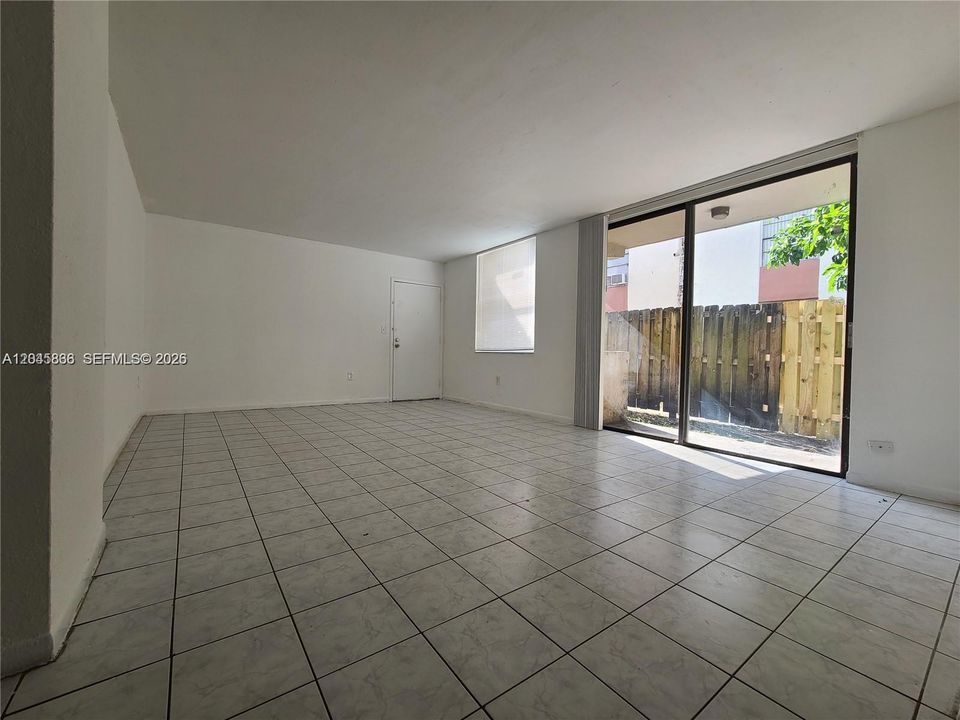 На продажу: $135,000 (2 спален, 2 ванн, 1003 Квадратных фут)