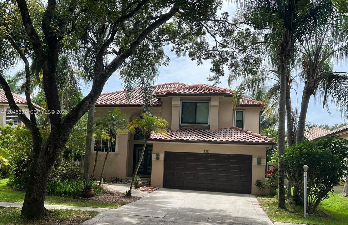 Activo con contrato: $818,000 (4 camas, 3 baños, 2414 Pies cuadrados)