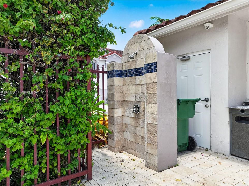 На продажу: $435,000 (4 спален, 2 ванн, 1680 Квадратных фут)
