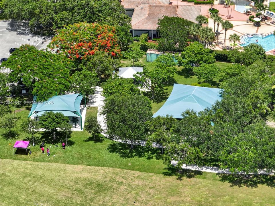 На продажу: $435,000 (4 спален, 2 ванн, 1680 Квадратных фут)