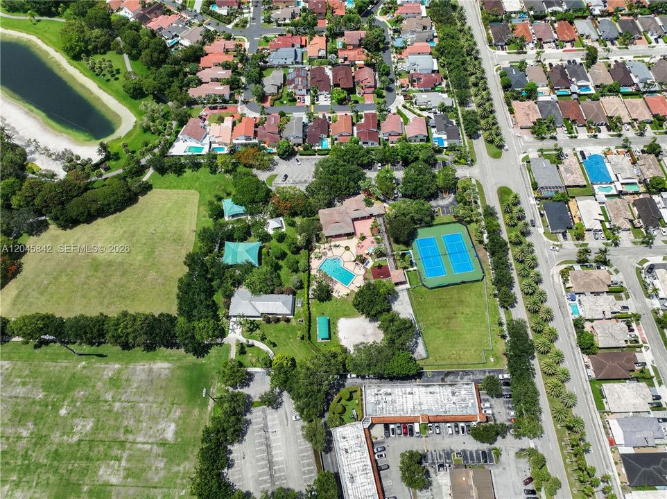 На продажу: $435,000 (4 спален, 2 ванн, 1680 Квадратных фут)
