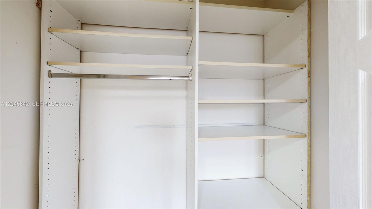 На продажу: $435,000 (4 спален, 2 ванн, 1680 Квадратных фут)