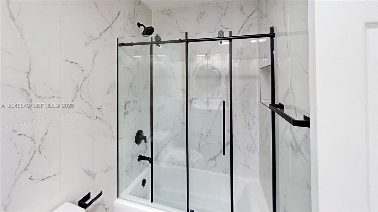 На продажу: $435,000 (4 спален, 2 ванн, 1680 Квадратных фут)
