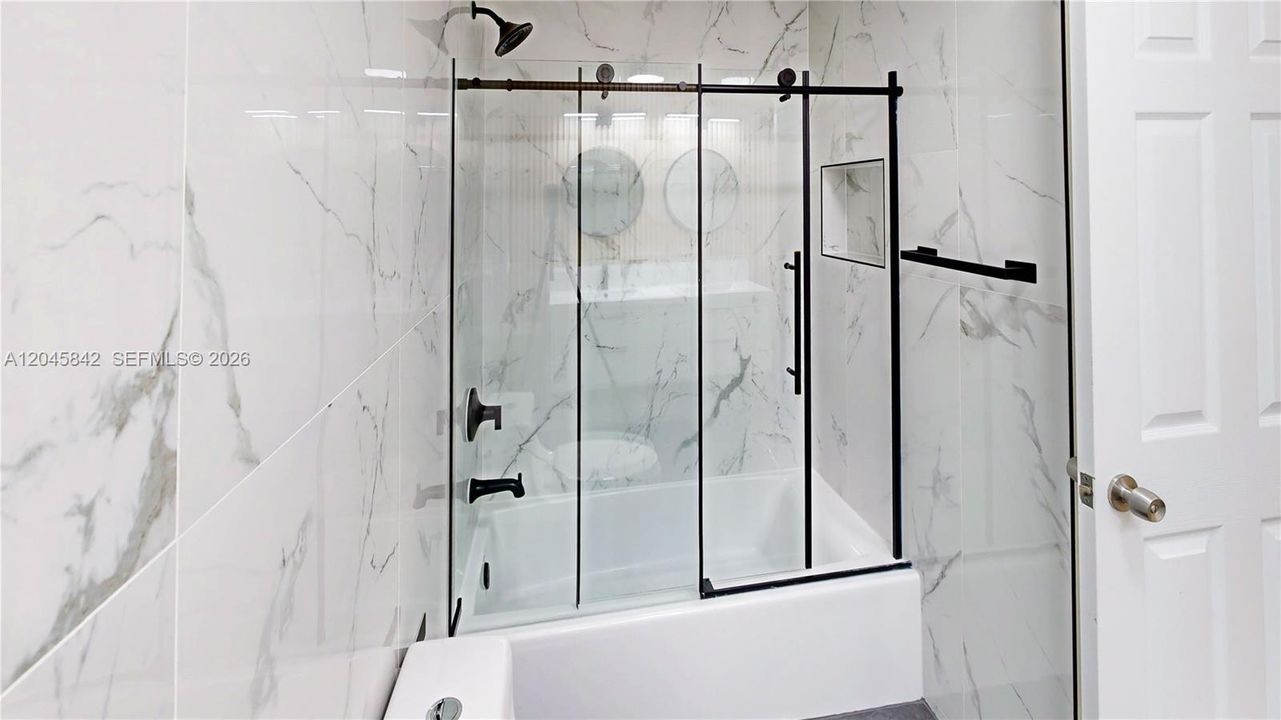 На продажу: $435,000 (4 спален, 2 ванн, 1680 Квадратных фут)