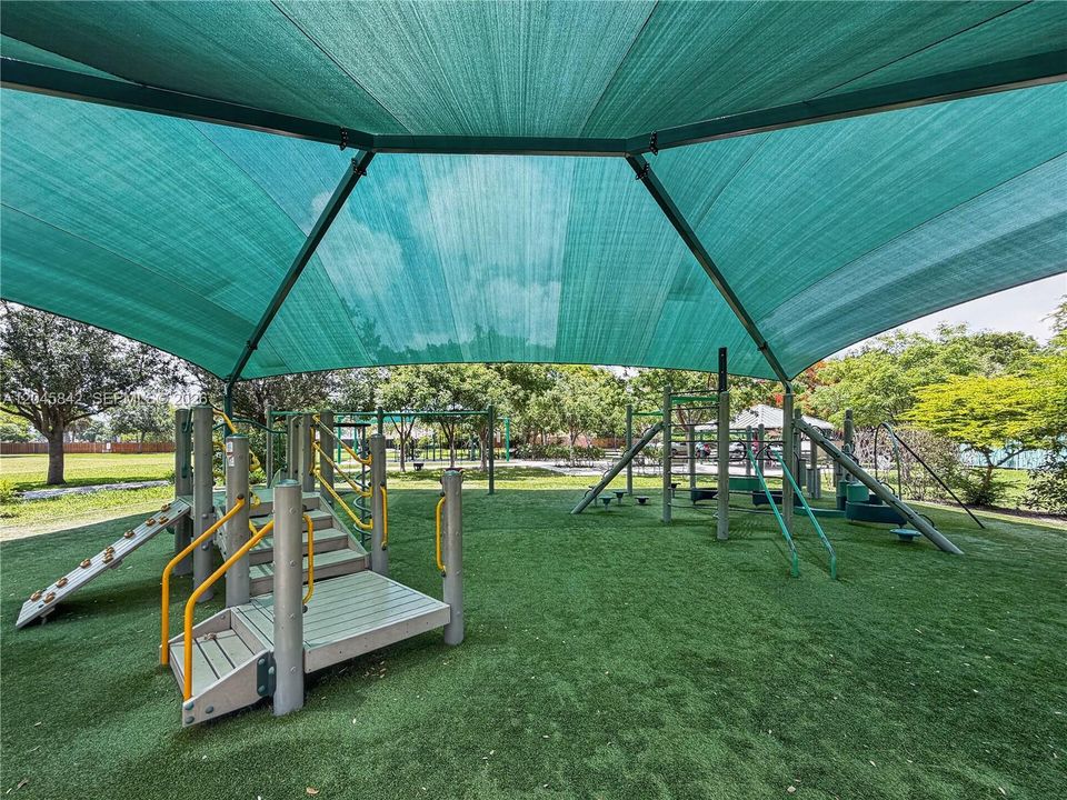 На продажу: $435,000 (4 спален, 2 ванн, 1680 Квадратных фут)