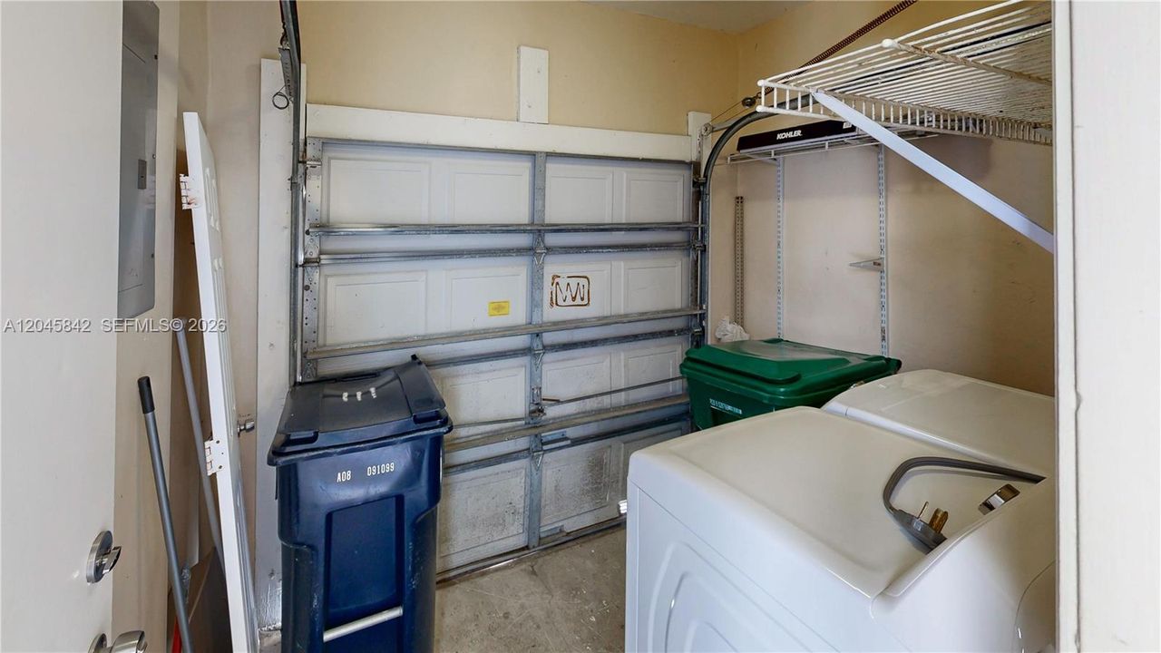 На продажу: $435,000 (4 спален, 2 ванн, 1680 Квадратных фут)
