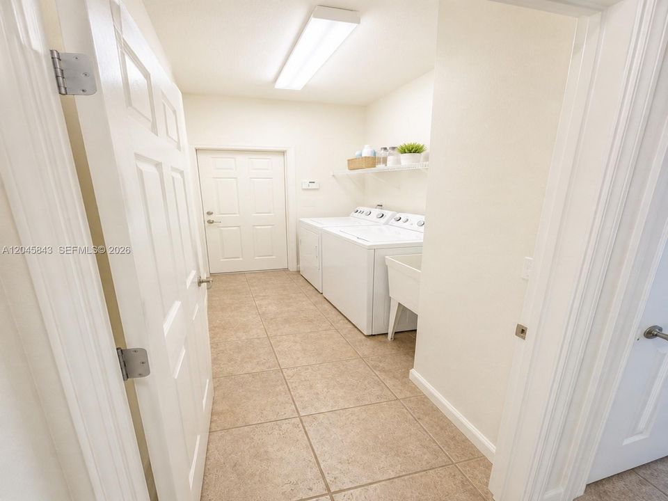 For Sale: $715,000 (4 beds, 3 baths, 2459 Square Feet)