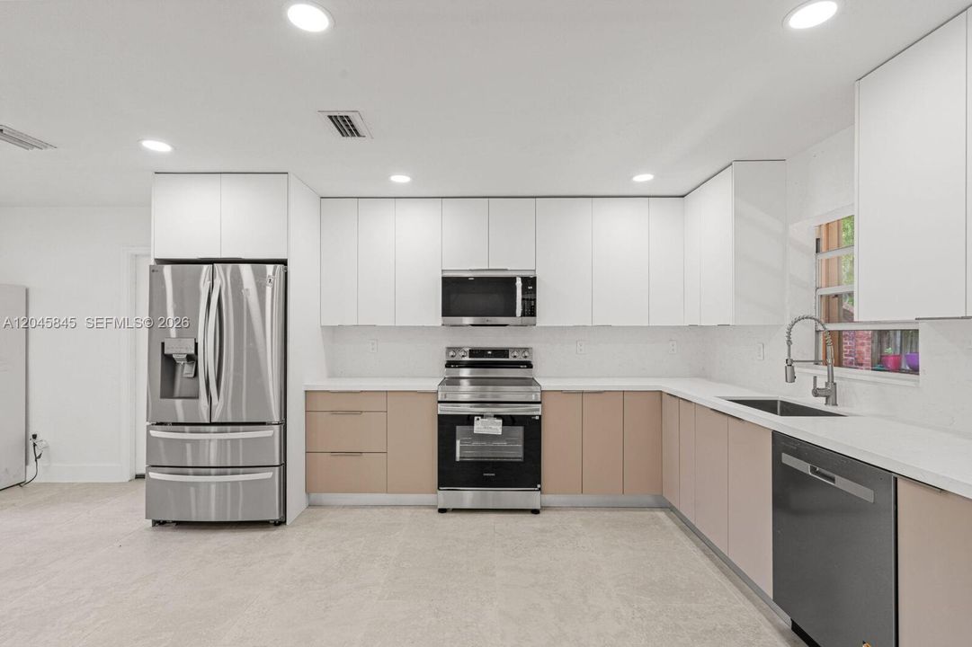 For Sale: $825,000 (3 beds, 2 baths, 1513 Square Feet)