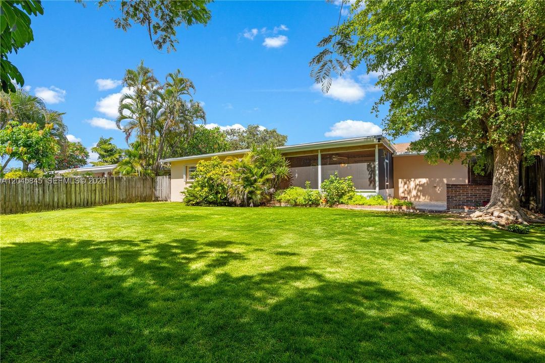 For Sale: $825,000 (3 beds, 2 baths, 1513 Square Feet)