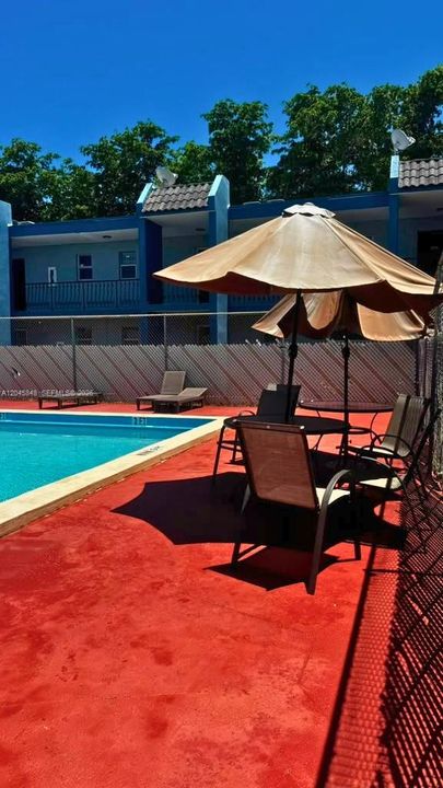 For Rent: $2,200 (2 beds, 1 baths, 775 Square Feet)